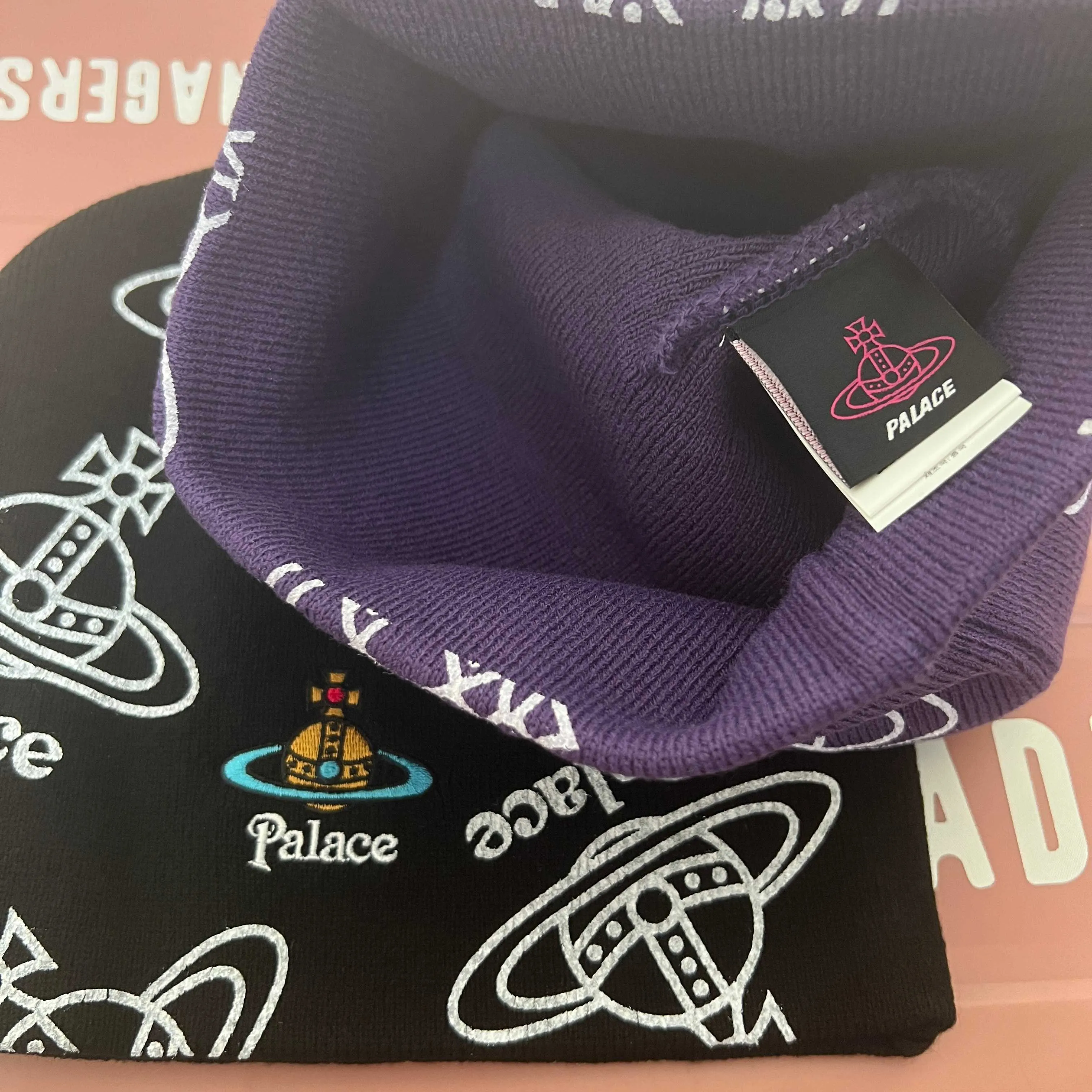 New 🪐viviennewestwood✖️palace co-branded knitted hat with Saturn logo printed all over, 2 colors